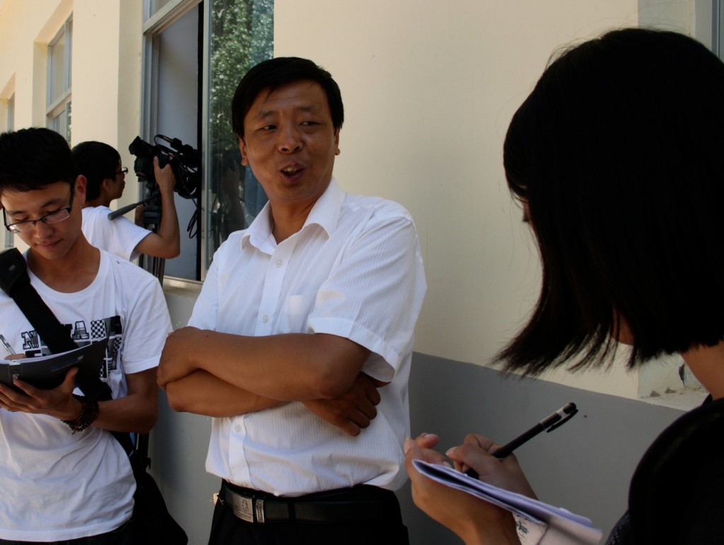 采访黄渠中学贺万茂副董事长