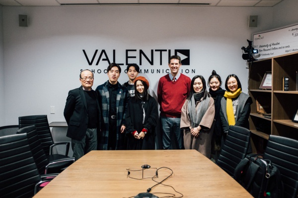 交流团在休斯敦大学Valenti公司里