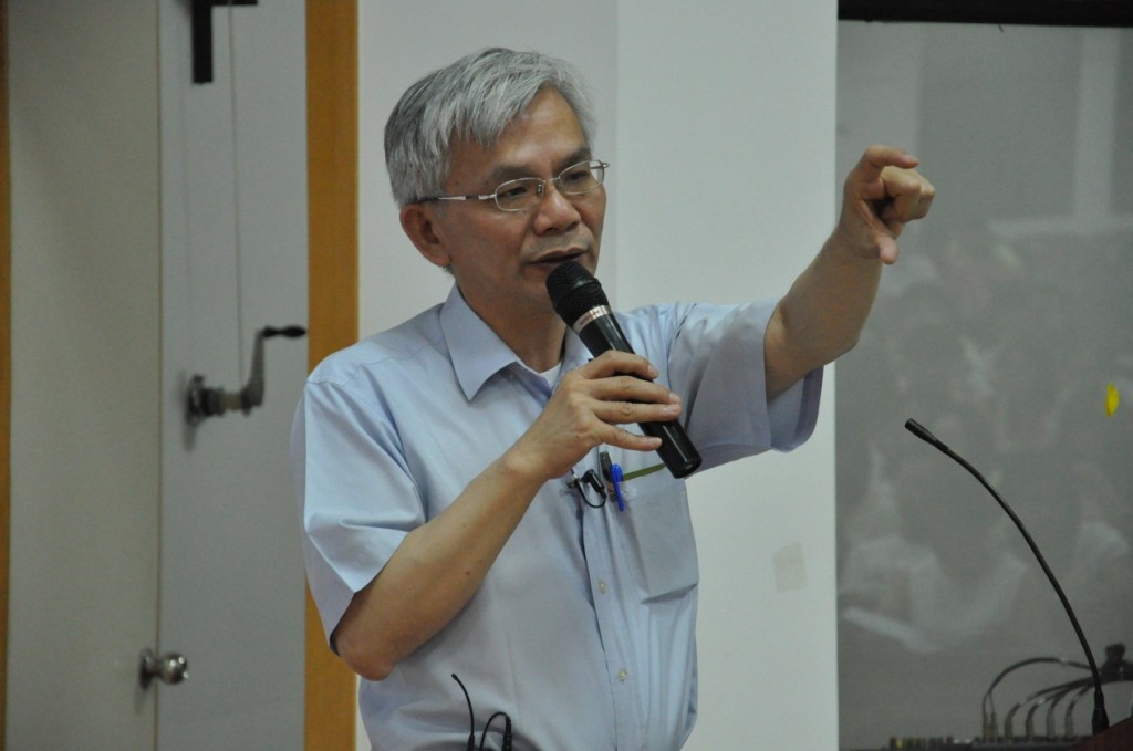 《旺报》社长黄清龙在伟德官方网站演讲(汕大新闻公司员工黄泽波摄)
